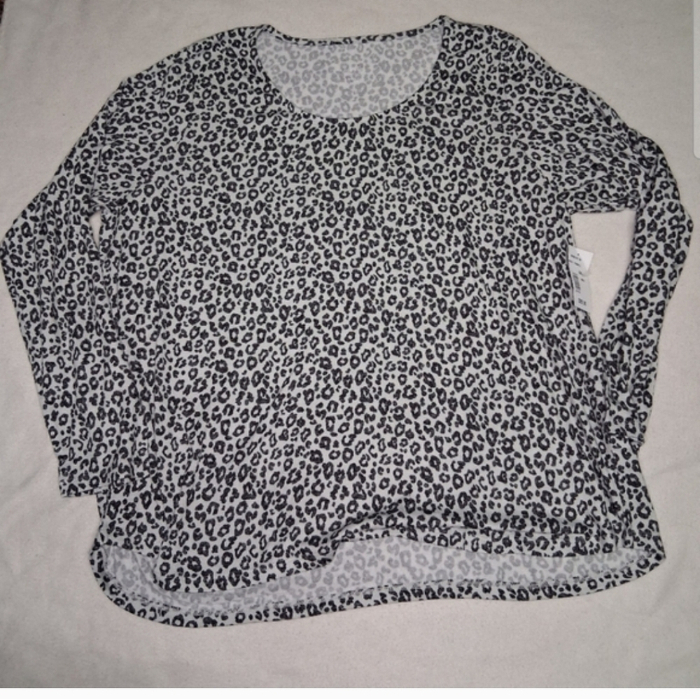 4/20$ Ricki's Leopard Print Long Sleeve Top - Picture 4 of 4